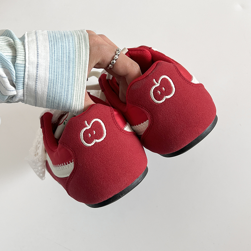 レッドアップルシューズ レディース 2025年新作 レトロスポーツ 夏秋 通気性 レジャー 薄底 バレエ ジャイアント かっこいい ドイツ製トレーニングシューズ