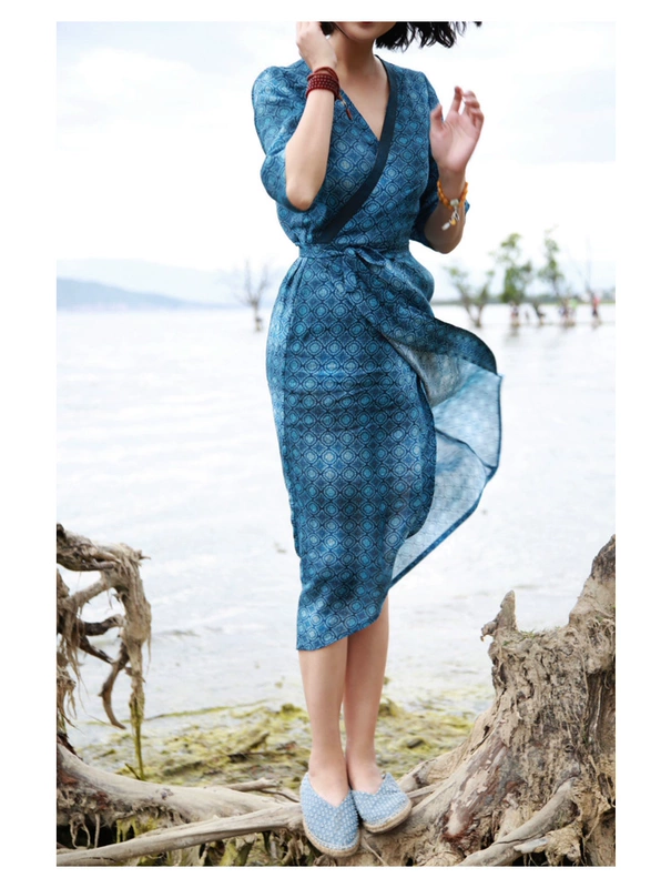 Tour Thiết kế ban đầu Trung Quốc phong cách lụa màn hình nối in Castor dress / tấm màu xanh đầm ôm body