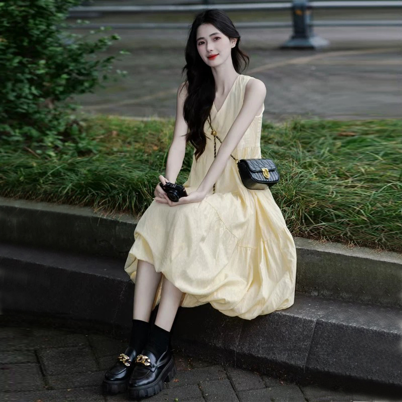 French-Style Cream Yellow V-Neck Sleeveless Vest Dress for Women, New Summer Style, Holiday Style, Loose and Slimming A-Line Flower Bud Skirt French-Style Cream Yellow V-Neck Sleeveless Vest Dress for Women, New Summer Style, Holiday Style, Loose and Slimming A-Line Flower Bud Skirt