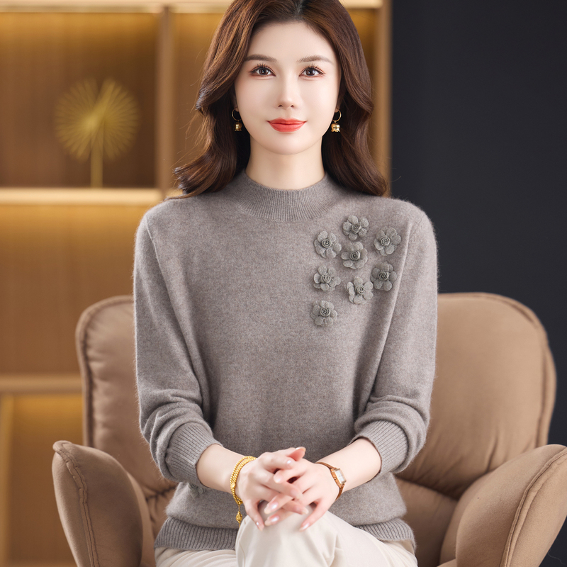 Stylish and Elegant Winter Clothing for Mothers, Thick 100% Cashmere Sweater, Warm Thermal Wool Base Layer for Middle-Aged and Elderly Women