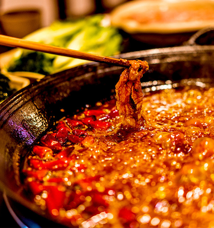Authentic old taste Chongqing butter old hot pot soup base stir-frying dry pot Malatang physical stores are on sale simultaneously