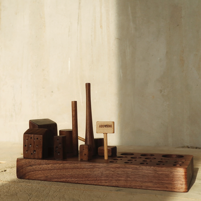 Study desktop pen holder ornaments Azov steel factory city building epitome retro style black walnut pen holder pen insert