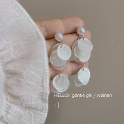 
Fairy-full of fairy shell piece tassel pearl earrings 2025 new style summer vacation photo earrings for women