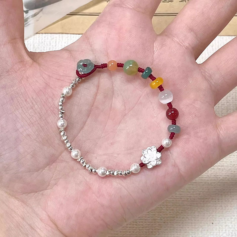 Small Lotus Beaded Bracelet, Hand-Woven Niche Light Luxury Bracelet for Women, 2024 New Popular Beaded Jewelry