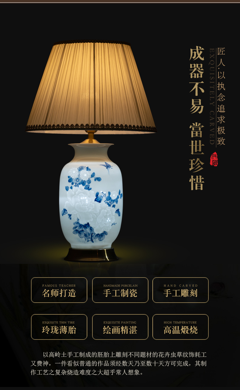 Jingdezhen ceramics peak blooming flowers desk lamp of the blue and white porcelain vase knife clay I the new Chinese style bedside lamp