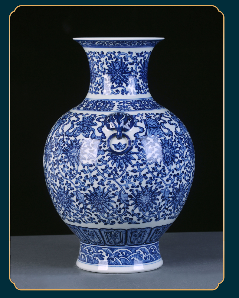 Antique blue and white porcelain of jingdezhen ceramics craft supplies the sitting room of Chinese style household furnishing articles dried flowers in the vase