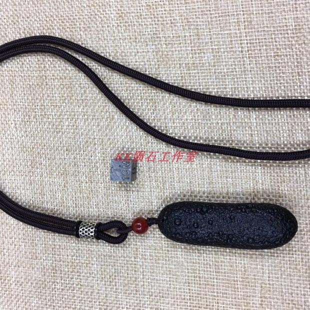 【KK隕石工房】ガラス隕石テクタイト雷神墨微孔質黒隕石原石ペンダント