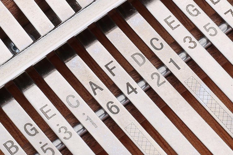 [七夕 礼] Thumb piano 17 âm thanh hươu Kalimba ngón tay piano quà tặng nhạc cụ cầm tay kalimba - Nhạc cụ phương Tây đàn guitar fender