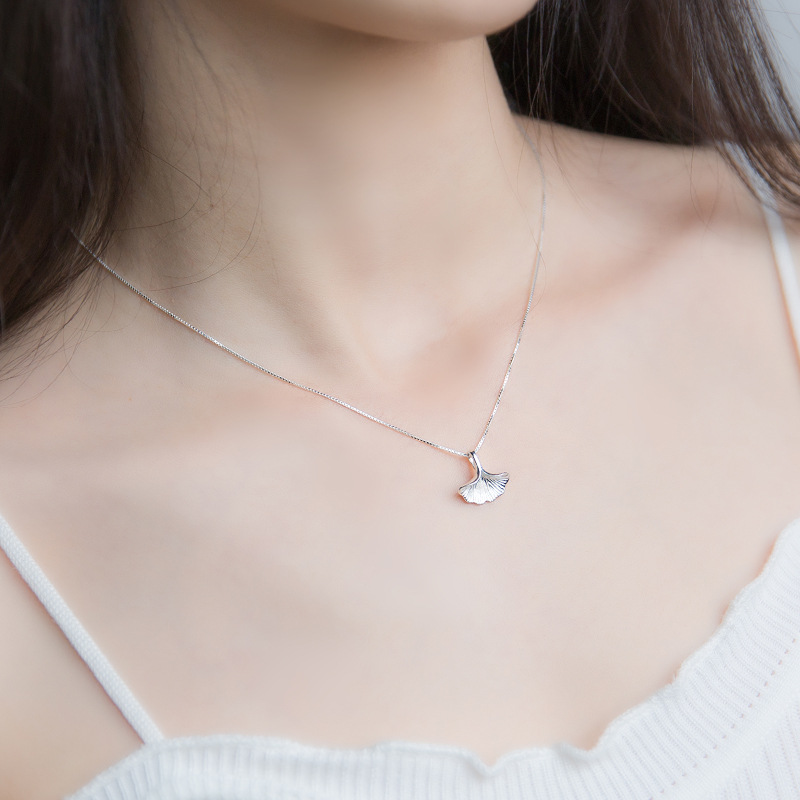 990 sterling silver necklace female collarbone chain Mori small fresh ginkgo leaf pendant simple student Korean style temperament gift