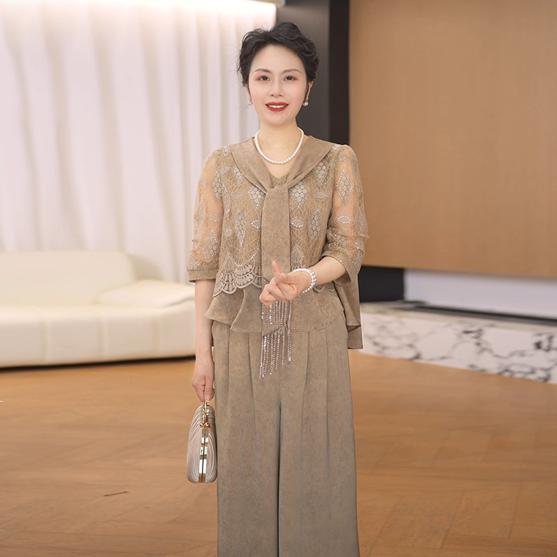 2026 Spring/Summer New Short-Sleeve Two-Piece Set for Moms, Lace Embroidery, Middle-Aged and Elderly Women, Youthful, Loose and Slimming Set