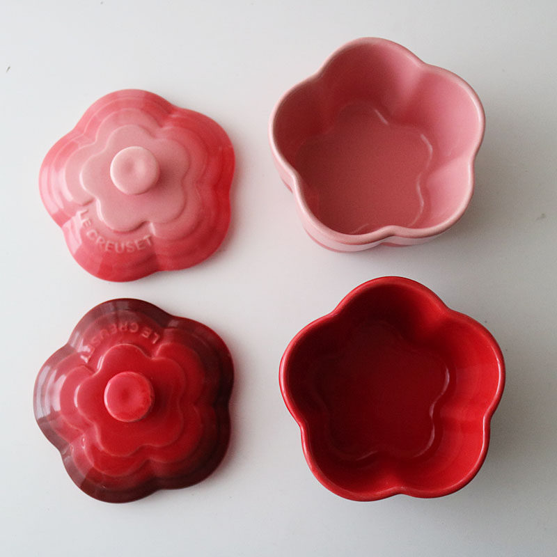 W1962 France New Pint Color Ceramic Plum Blossom Shaped Pink Red Cover Bowl Small Baking Bowl Steam Bowl With Lid