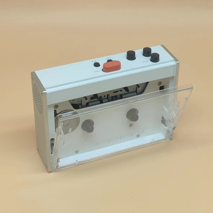 Bluetooth can be externally placed with full transparent Windows cassette recorder with body listening to the retro band recorder song card band