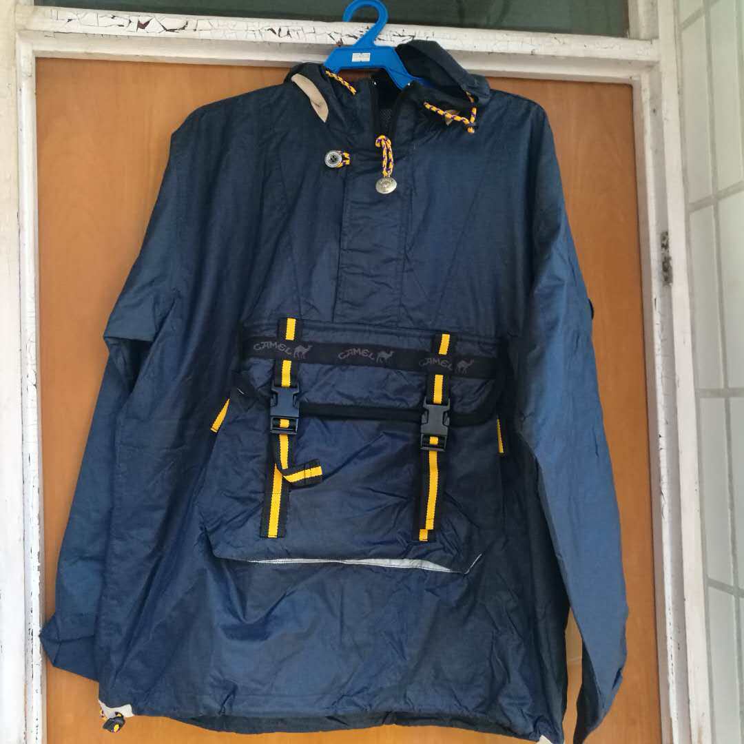 The camel's even hat, the coat of the machine. 