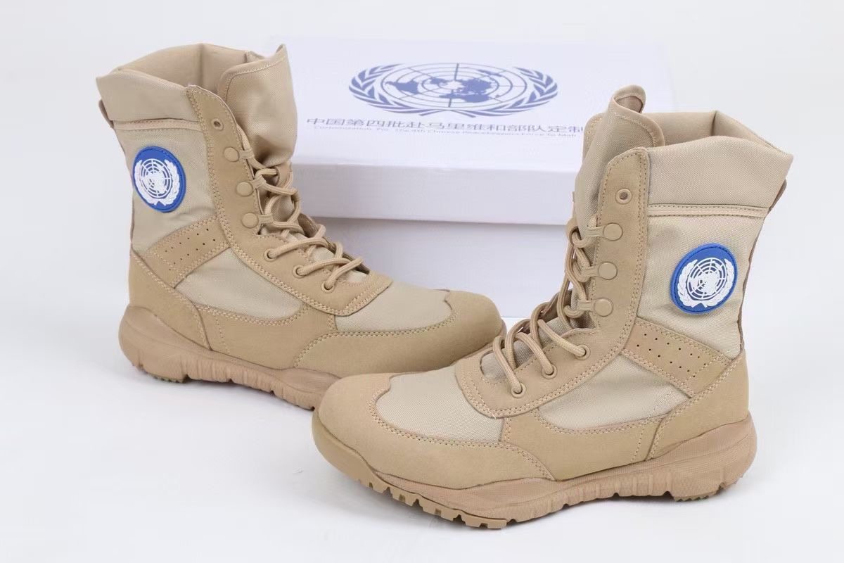 Summer outdoor ultra light high cylinder breathable combat boots men and women peacekeeping special soldiers mesh security Large size combat boots