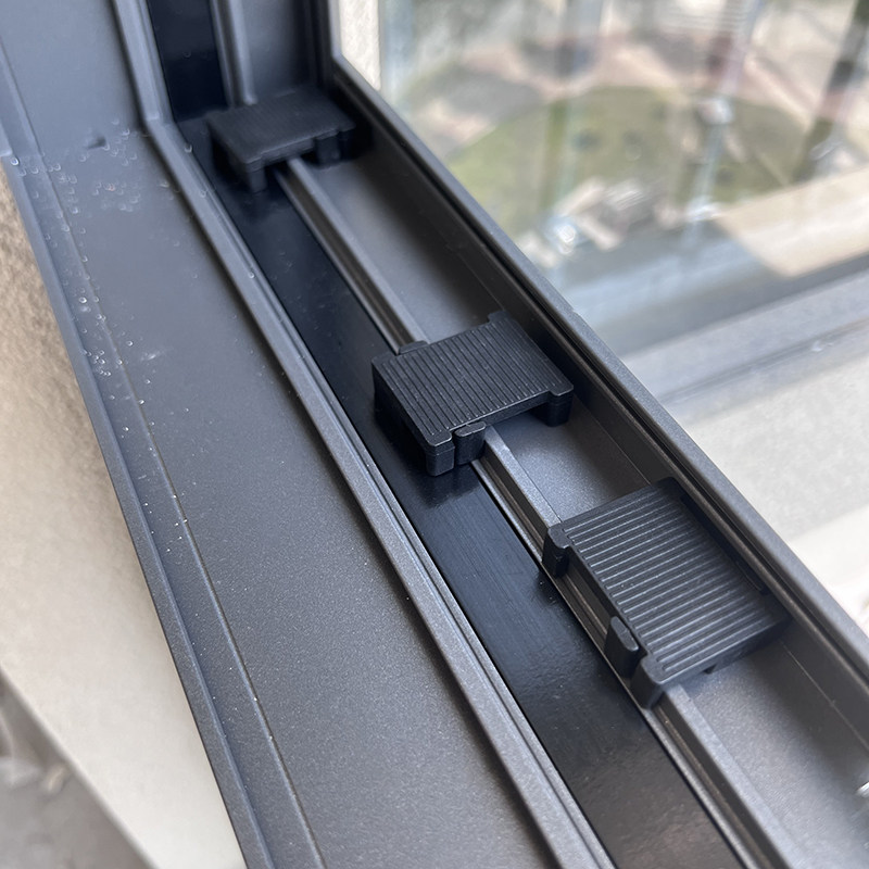 Doors and windows mounting fixed glass cushions Broken Bridge Windows Universal Adjustable plastic gaskets Adjustable to let gluten pad high-Taobao