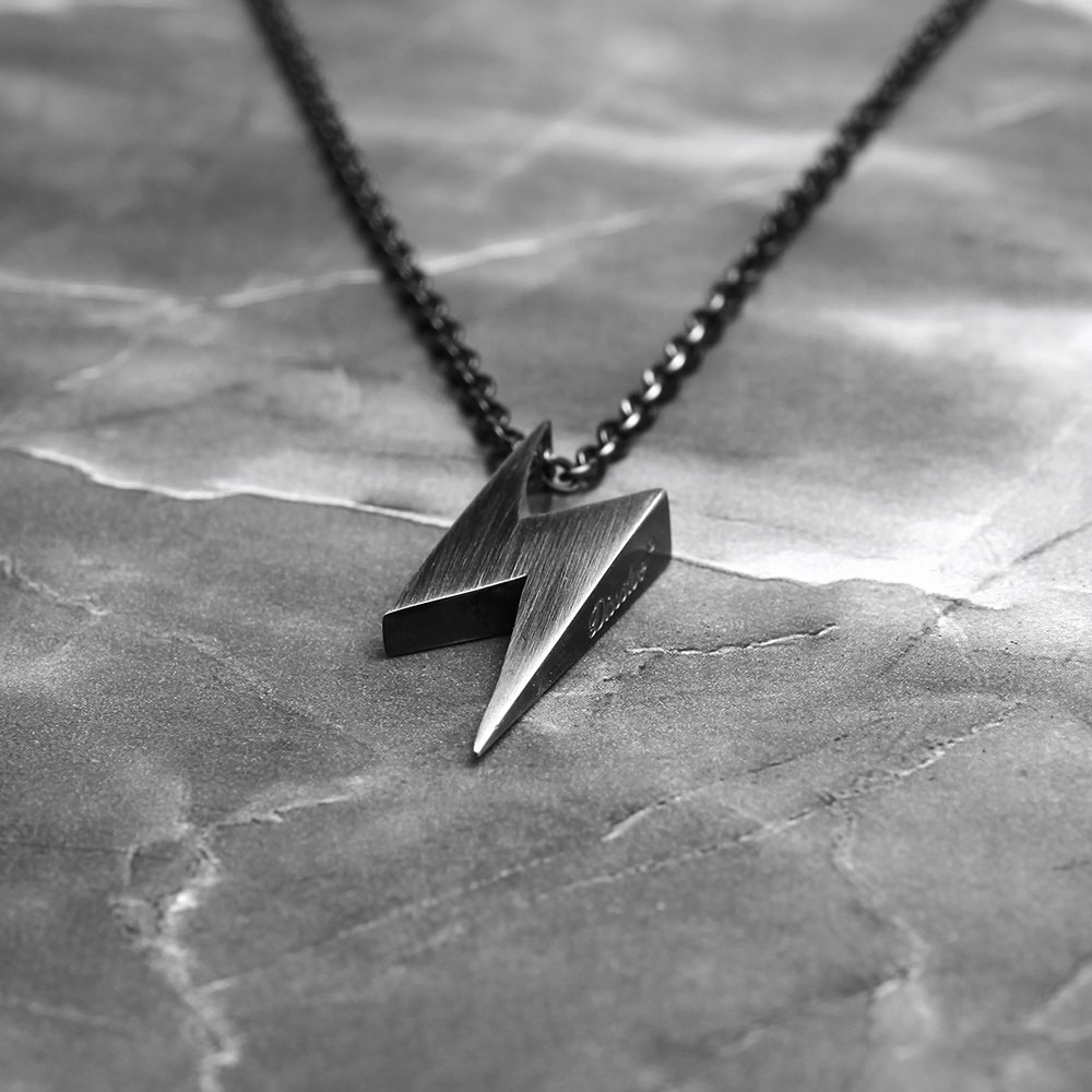 DISSOLVE Lightning pendant necklace minimalist retro hip hop hiphop titanium steel collarbone chain male and female couples tide cards