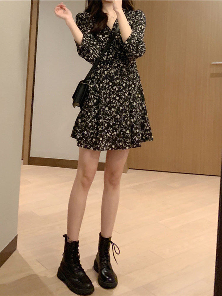 French retro V-neck floral dress Hepburn 2022 early spring new women's wear waist slim temperament little black dress