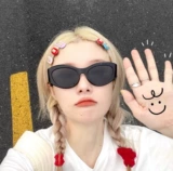 Брендовые ретро черные солнцезащитные очки подходит для мужчин и женщин на солнечной энергии, кошачий глаз