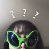 Симпатичная песчаная резьба Yu Qian смешная, звездные люди зеленая почва крутая девушка прыгающая личность вогнутые очки формы