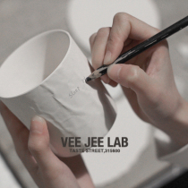 White porcelain letter writing VEEJEELAB designer custom exclusive name cup Ceramic pleated cup 190ml