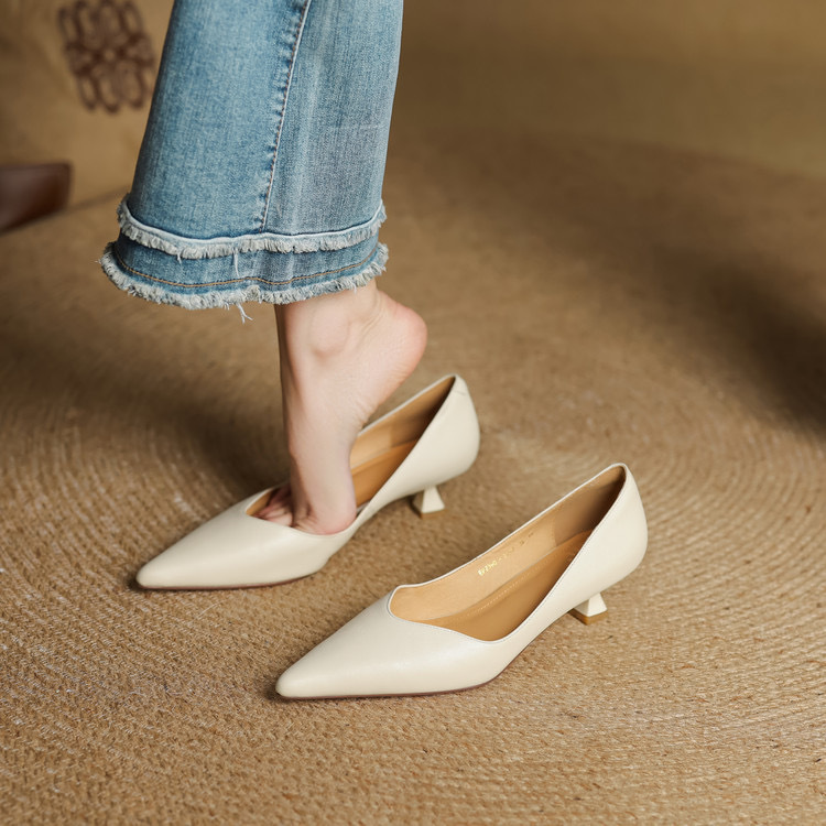 French-Style Shallow Genuine Leather Pointed-Toe Off-White Single Shoes for Women, 2026 Spring and Autumn Style, Beige Mid-Heel Stiletto Kitten Heels French-Style Shallow Genuine Leather Pointed-Toe Off-White Single Shoes for Women, 2026 Spring and Autumn Style, Beige Mid-Heel Stiletto Kitten Heels