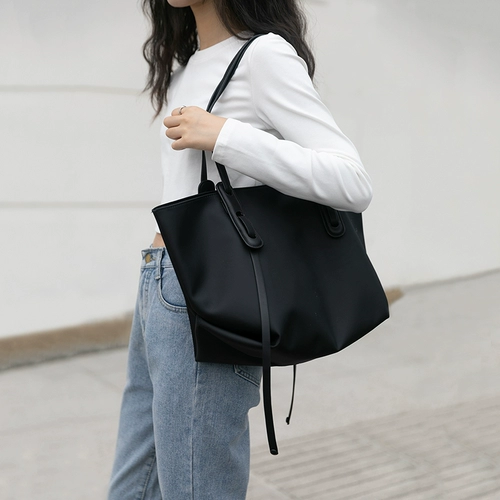 Вместительная и большая сумка на одно плечо, нейлоновая сумка через плечо, ткань оксфорд, коллекция 2023, популярно в интернете