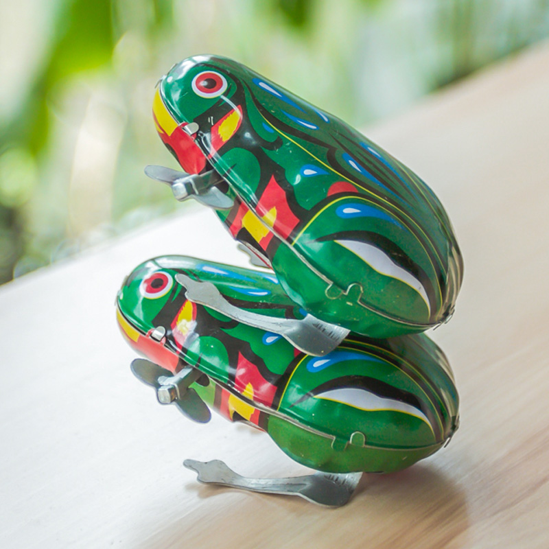 Nostalgia Toy Jump in Tinker Small Animal on Frog Rooster Tank as a child 80 post-childhood memories