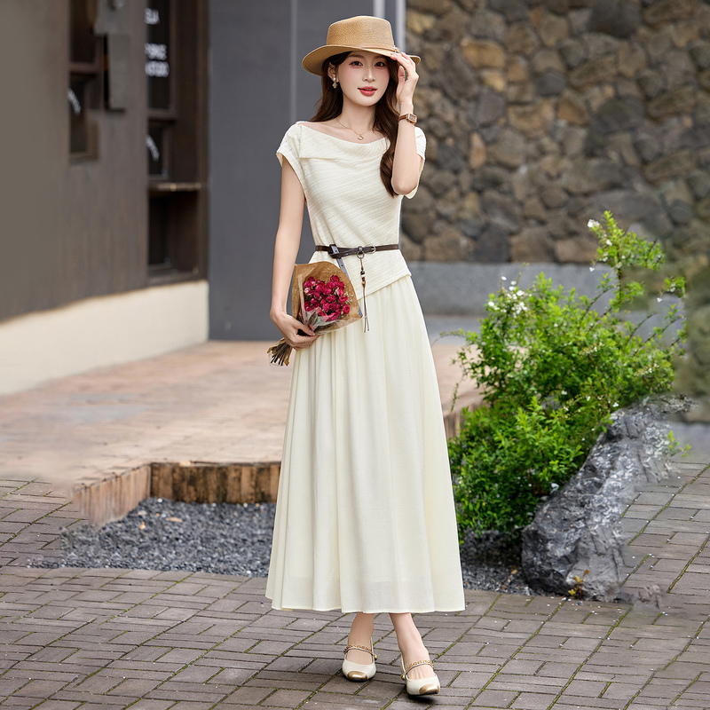 French-Style High-End Elegant Mature Dress for Women, Summer 2026 New Model, Faux Two-Piece, Waist-Cinching, Slimming, Stylish Long Dress