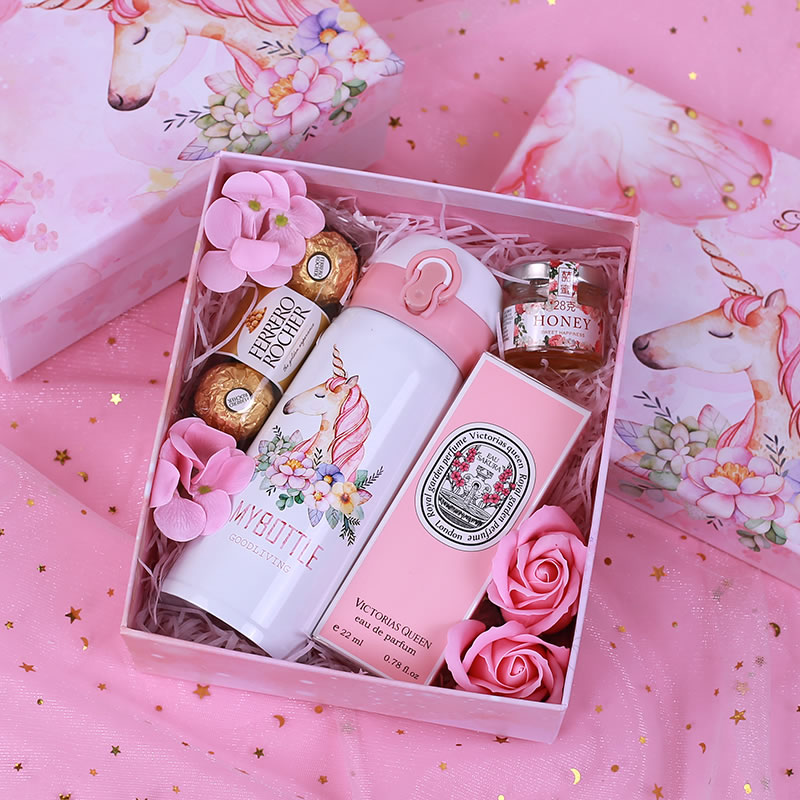 box with pictures for girlfriend