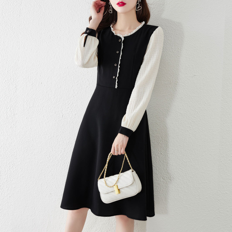 New Spliced Long-Sleeved Black Dress for Women, 2026 Autumn New Style, Slimming, Fashionable and Elegant, Fake Two-Piece Dress