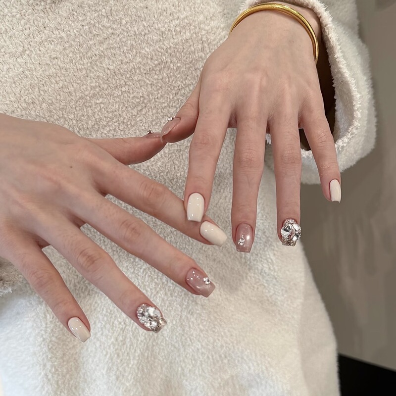 Milky White Sparkling Diamond Ball Manicure, Wearable Manicure, Simple and Gentle Elegant Manicure, Short Style Commuter Manicure, Fake Nail Patches