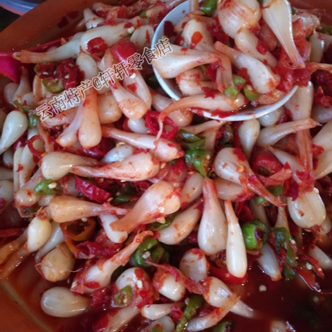 Yunnan sour sour farmers homemade pickled acid and spicy head of buckwheat head appetizing pickle