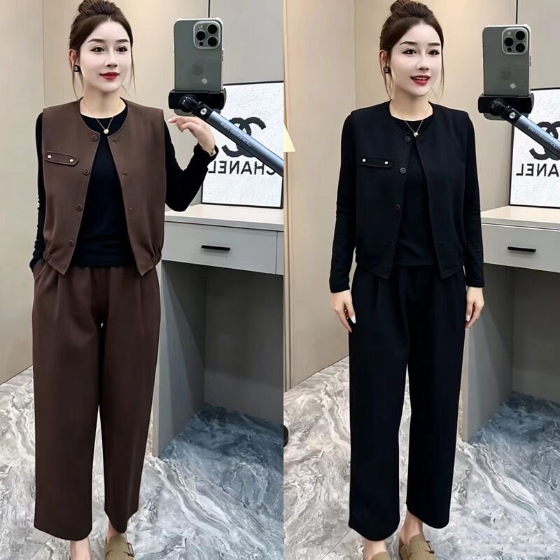 Spring and Autumn Three-Piece Casual Suit for Women, Korean Style, Fashionable and High-End, Slimming Sleeveless Vest and Wide-Leg Pants Spring and Autumn Three-Piece Casual Suit for Women, Korean Style, Fashionable and High-End, Slimming Sleeveless Vest and Wide-Leg Pants