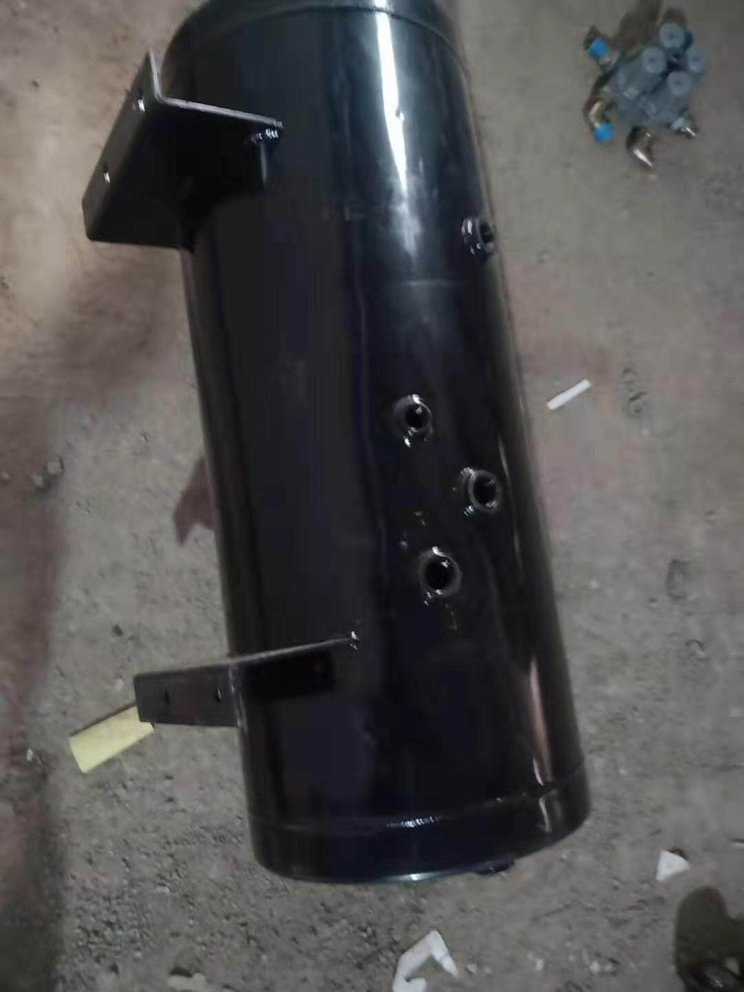 Qingdao Liberated Tiger V Tiger VH Tiger VN J6F Gas Storage Cylinder Air Bag Assembly Gas Storage Tank Original Factory Accessories