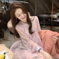 The French romantic gestation with a new small sub 2022 spring loaded with a pink dress on both sides of the dress