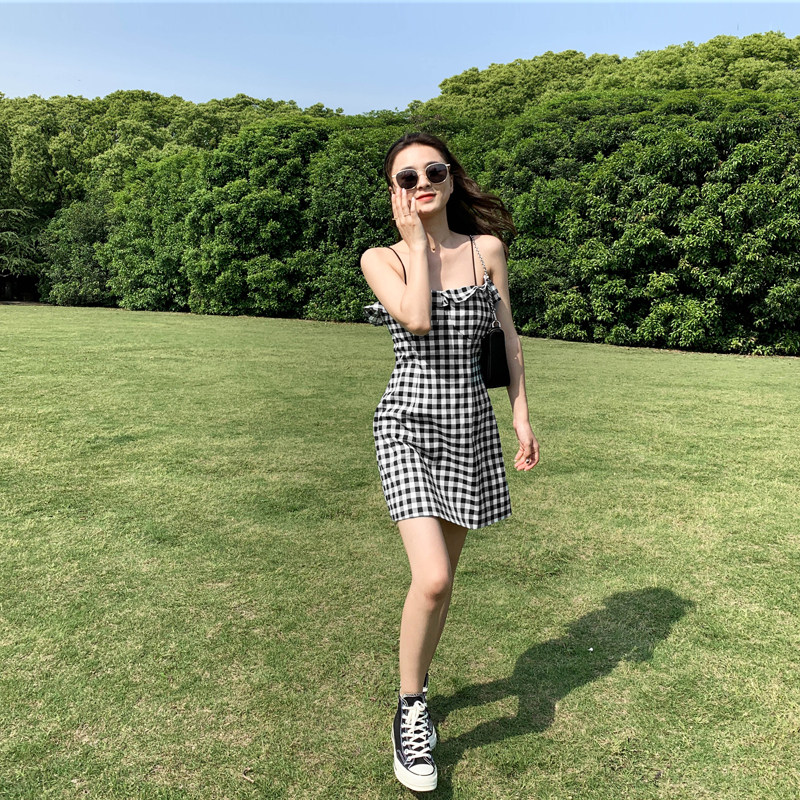 Plaid suspender skirt women's 2022 new spring and summer dresses with a sense of niche design
