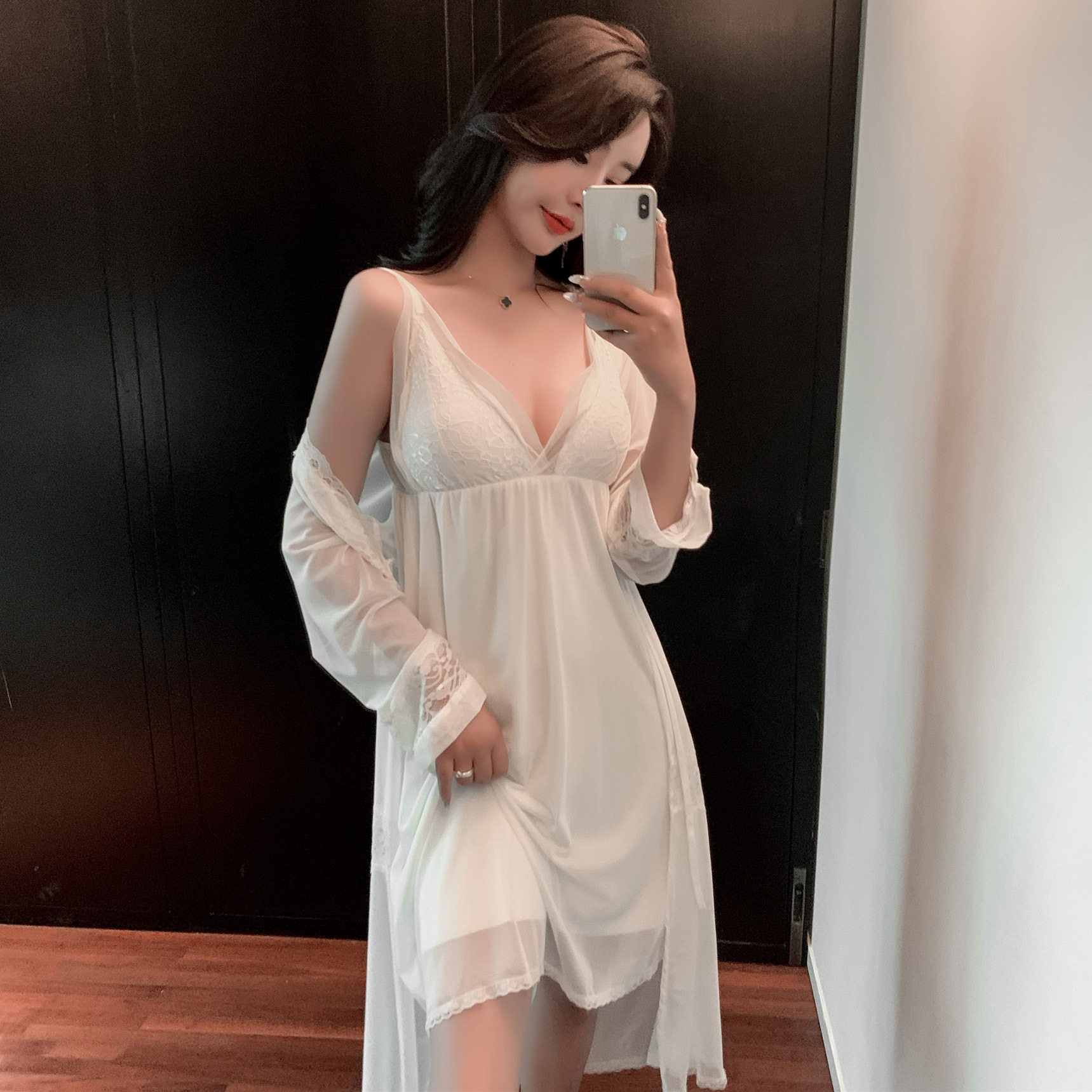 Summer nightdress with chest pads and straps
