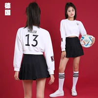 Юбка в складку, носки, Германия