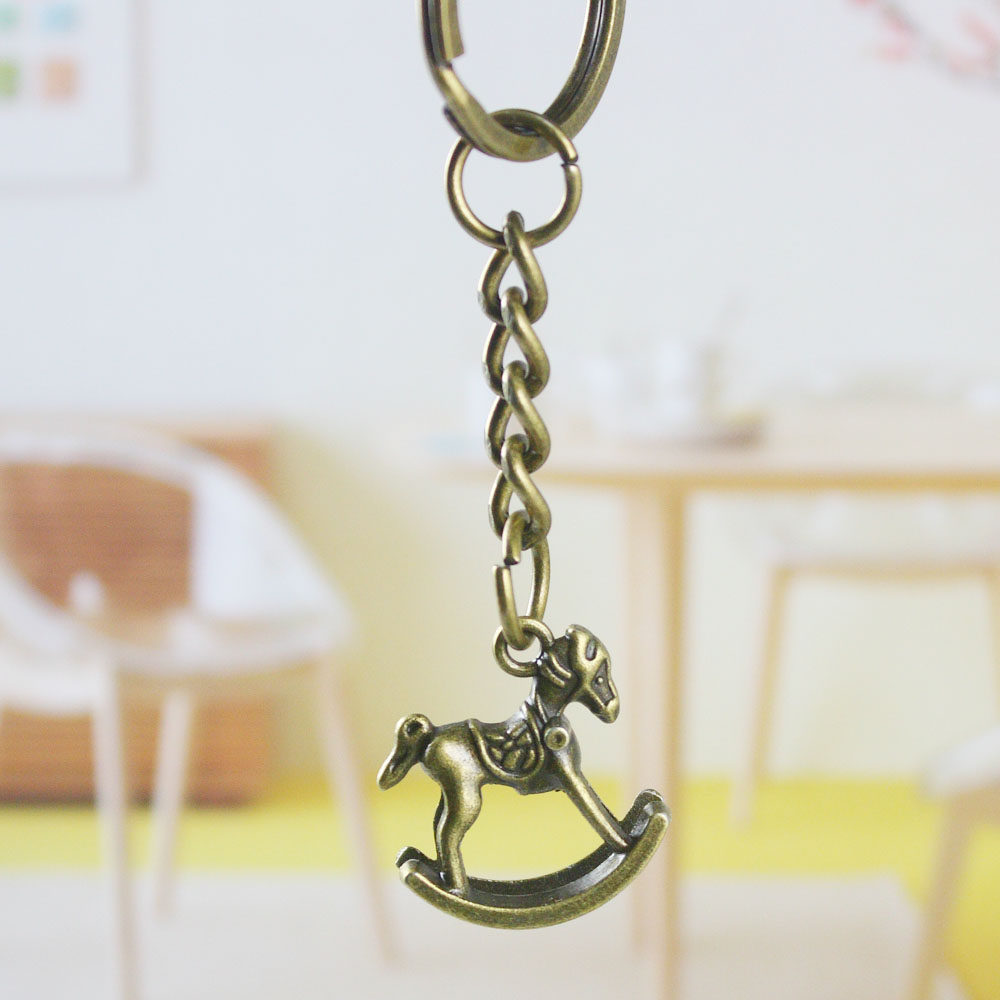 Shake the small wooden horse keychain pendant Creative boys and girls key ring jewelry Korean simple doll keychain
