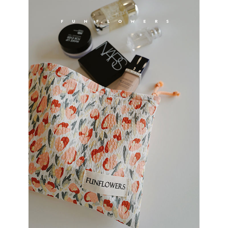 Sanskrit intonate high face value makeup bag woman portable large capacity canvas hand grab bag female tulips Broken Flowers Containing bag