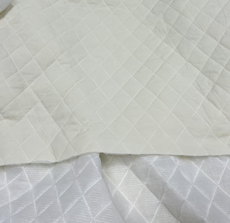 Autumn and Winter Waterproof Quilted Cotton Padding in Off-White Diamond Pattern, Can Be Used as Lining or as a Soft, Dense Embroidered Surface