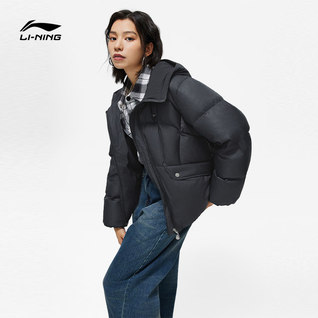 Li Ning down jacket ລະດູຫນາວໃຫມ່ຂອງແມ່ຍິງເປັດສັ້ນລົງ hooded ອົບອຸ່ນເຂົ້າຈີ່ສີຂາວອົບອຸ່ນໃສ່ເສື້ອກິລາເທິງ