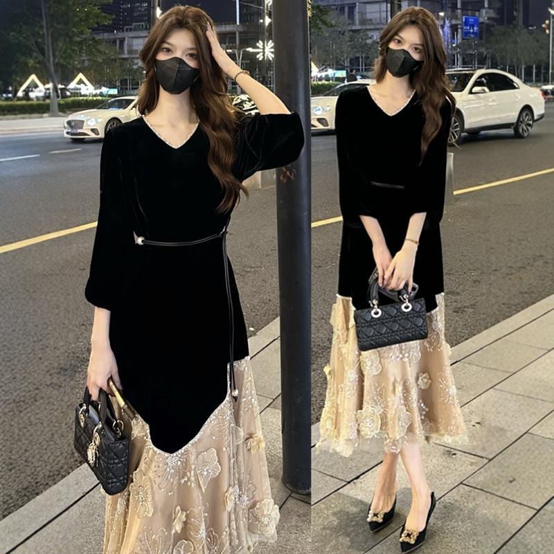 French Style High-End Velvet Dress for Women in Autum, Fashionable Goddess Style, Slim Mesh Splicing Mid-Length Skirt