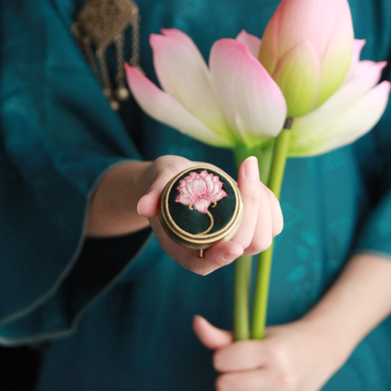 (Fuqu) lotus lotus fragrance ancient style balm solid light fragrance perfume, out of mud but not stained with elegant fragrance