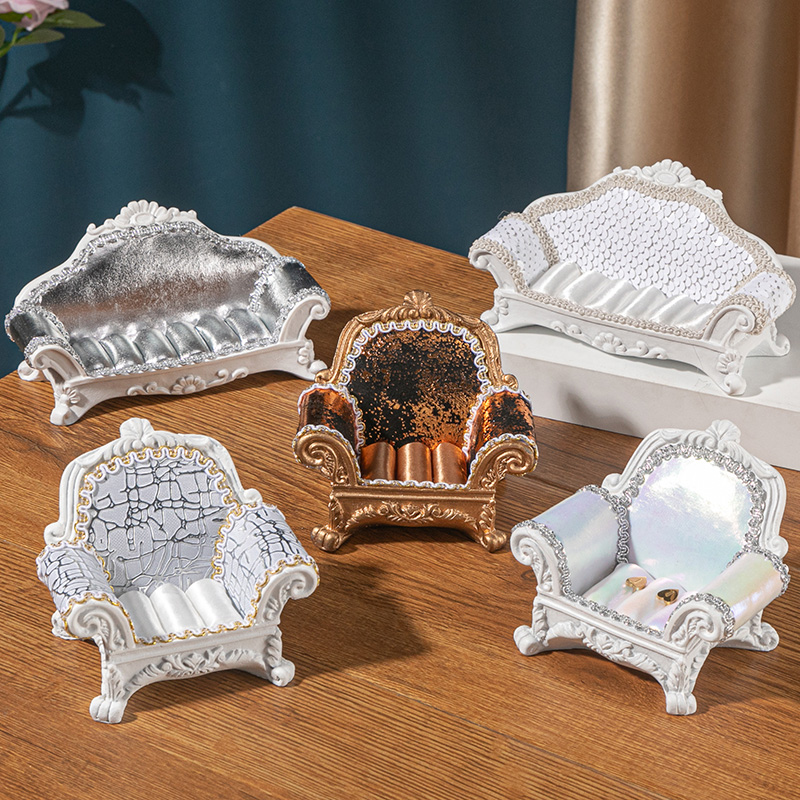 Buddha's card dedicated to Terri Soldiers Doll Seat Earrings Ring Earrings Containing Box Resin Handiwork Sofa Pendulum-Taobao