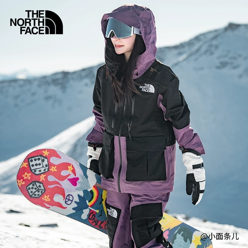 Куртка для гонкой на северных женских лыжах на открытом воздухе.