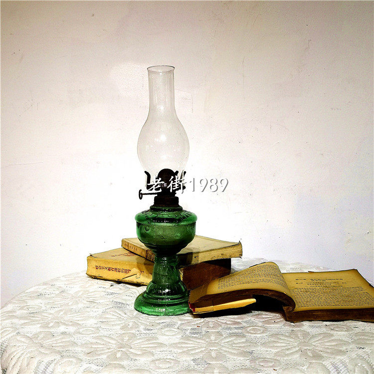 Old objects nostalgic old Shanghai old glass kerosene lamp vintage lamp kerosene lamp decorative ornaments collection of old goods