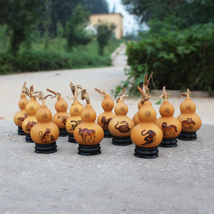 Natural hyacinth pendulum with tap small hyacinth hand-twisted gourd carving zodiac zodiac Feng Shui fun gourd Car pendant piece