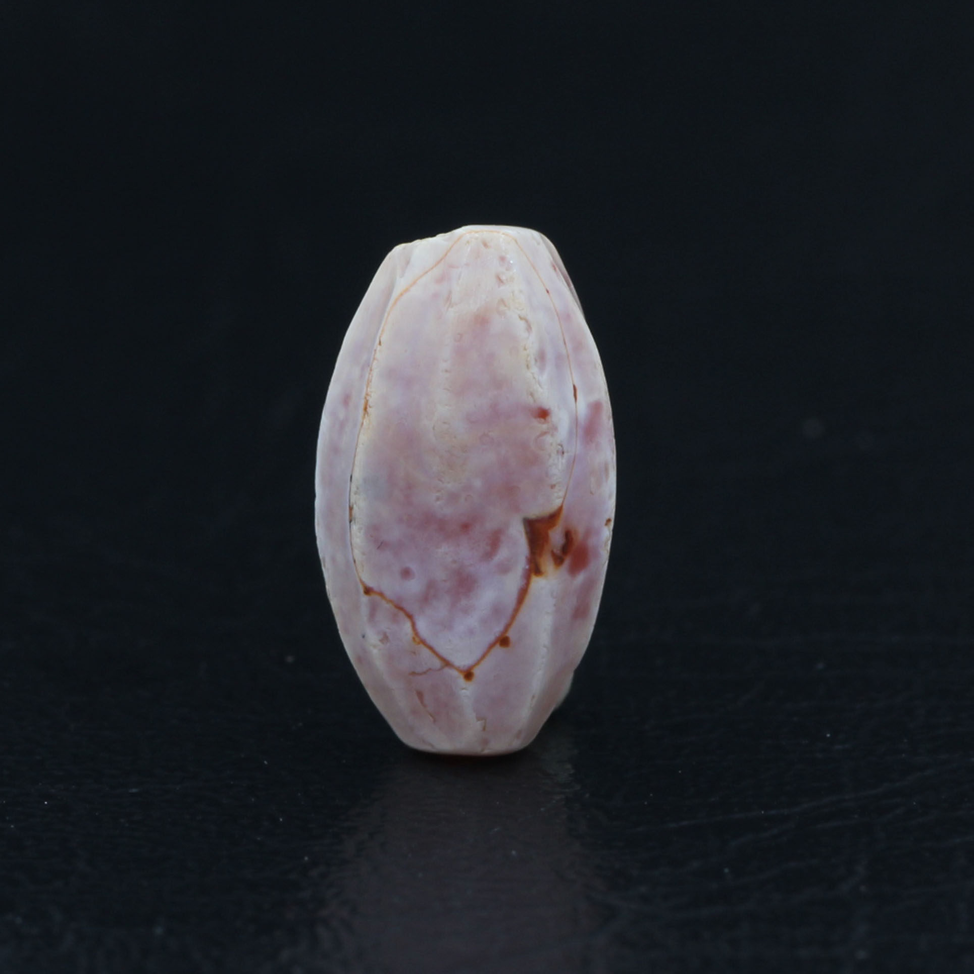 The old beads with beads are made of agate, a good specimen, Tashi Delek