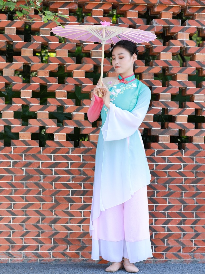 Square dance umbrella fan Lotus Jiaozhou Yangge classical dance costume performance on the female stranger flowers elegant art test